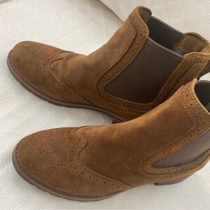 Ariat Brown Suede Chelsea Boots like new. Women’s 8.5